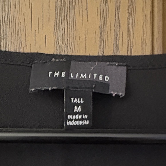 The Limited Classic Black Sleeveless Blouse - Picture 2 of 8